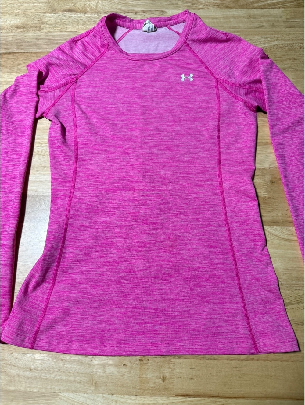 Under Armour Women’s Medium Hot Pink Long Sleeve Athletic Top Thumbholes